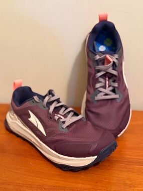Altra Lone Peak 9 Women’s 7 WIDE Trail Running Hiking Shoes Purple
